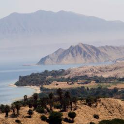 Gulf of Tadjoura erstrahlt in vollem Glanz: Aufgenommen mit einem Weitwinkelobjektiv direkt vor dieser atemberaubenden Sehenswürdigkeit in Dschibuti