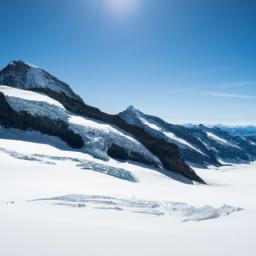 Blick auf das atemberaubende Jungfraujoch, Top of Europe, mit seinen schneebedeckten Gipfeln und dem beeindruckenden Aletschgletscher - ein Muss für jeden Schweiz-Besucher.