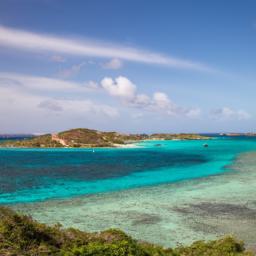 Providence Island erstrahlt in vollem Glanz: Aufgenommen mit einem Weitwinkelobjektiv direkt vor dieser atemberaubenden Sehenswürdigkeit in Liberia