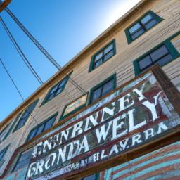 Cannery Row erstrahlt in vollem Glanz: Aufgenommen mit einem Weitwinkelobjektiv direkt vor dieser atemberaubenden Sehenswürdigkeit in Monterey