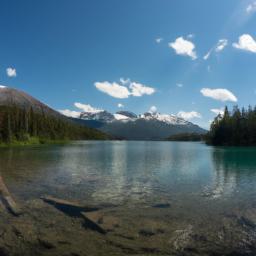 Alta Lake erstrahlt in vollem Glanz: Aufgenommen mit einem Weitwinkelobjektiv direkt vor dieser atemberaubenden Sehenswürdigkeit in Whistler