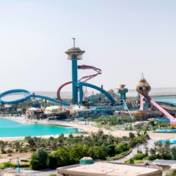 Aqua Park, Kuwait erstrahlt in vollem Glanz: Aufgenommen mit einem Weitwinkelobjektiv direkt vor dieser atemberaubenden Sehenswürdigkeit in Kuwait