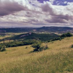 Balaton Uplands National Park erstrahlt in vollem Glanz: Aufgenommen mit einem Weitwinkelobjektiv direkt vor dieser atemberaubenden Sehenswürdigkeit in Balaton