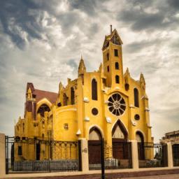 Basilica Catedral Nuestra Señora de la Altagracia erstrahlt in vollem Glanz: Aufgenommen mit einem Weitwinkelobjektiv direkt vor dieser atemberaubenden Sehenswürdigkeit in Punta Cana