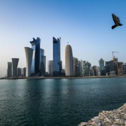 Doha Corniche erstrahlt in vollem Glanz: Aufgenommen mit einem Weitwinkelobjektiv direkt vor dieser atemberaubenden Sehenswürdigkeit in Katar