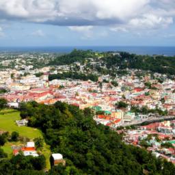 Fort-de-France erstrahlt in vollem Glanz: Aufgenommen mit einem Weitwinkelobjektiv direkt vor dieser atemberaubenden Sehenswürdigkeit in Martinique