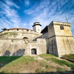 Festung Baba Vida, Vidin erstrahlt in vollem Glanz: Aufgenommen mit einem Weitwinkelobjektiv direkt vor dieser atemberaubenden Sehenswürdigkeit in Bulgarien