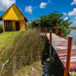 Hacienda Baru National Wildlife Refuge erstrahlt in vollem Glanz: Aufgenommen mit einem Weitwinkelobjektiv direkt vor dieser atemberaubenden Sehenswürdigkeit in Uvita