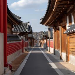 Jeonju Hanok Village, Jeonju erstrahlt in vollem Glanz: Aufgenommen mit einem Weitwinkelobjektiv direkt vor dieser atemberaubenden Sehenswürdigkeit in Südkorea