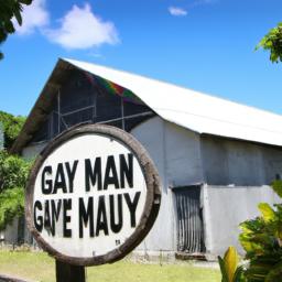 Mount Gay Rum Distillery erstrahlt in vollem Glanz: Aufgenommen mit einem Weitwinkelobjektiv direkt vor dieser atemberaubenden Sehenswürdigkeit in Barbados