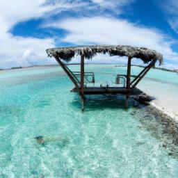 Matira Beach erstrahlt in vollem Glanz: Aufgenommen mit einem Weitwinkelobjektiv direkt vor dieser atemberaubenden Sehenswürdigkeit in Französisch-Polynesien