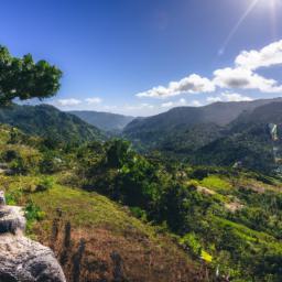 Nationalpark El Boquerón erstrahlt in vollem Glanz: Aufgenommen mit einem Weitwinkelobjektiv direkt vor dieser atemberaubenden Sehenswürdigkeit in El Salvador