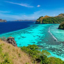 Nui Island erstrahlt in vollem Glanz: Aufgenommen mit einem Weitwinkelobjektiv direkt vor dieser atemberaubenden Sehenswürdigkeit in Tuvalu