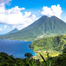 Soufrière Hills Volcano erstrahlt in vollem Glanz: Aufgenommen mit einem Weitwinkelobjektiv direkt vor dieser atemberaubenden Sehenswürdigkeit in Montserrat