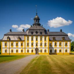 Schloss Ismantorp erstrahlt in vollem Glanz: Aufgenommen mit einem Weitwinkelobjektiv direkt vor dieser atemberaubenden Sehenswürdigkeit in Öland