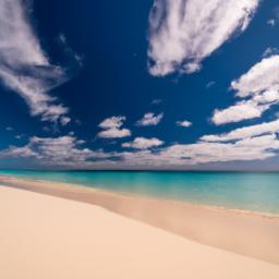 Seven Mile Beach erstrahlt in vollem Glanz: Aufgenommen mit einem Weitwinkelobjektiv direkt vor dieser atemberaubenden Sehenswürdigkeit in Negril