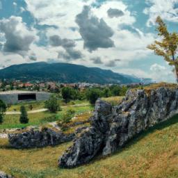 Stara Varoš, Podgorica erstrahlt in vollem Glanz: Aufgenommen mit einem Weitwinkelobjektiv direkt vor dieser atemberaubenden Sehenswürdigkeit in Podgorica