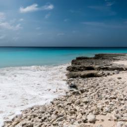 Strand von Klein Bonaire erstrahlt in vollem Glanz: Aufgenommen mit einem Weitwinkelobjektiv direkt vor dieser atemberaubenden Sehenswürdigkeit in Niederländische Antillen