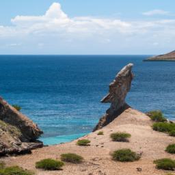 Parque Nacional Los Roques erstrahlt in vollem Glanz: Aufgenommen mit einem Weitwinkelobjektiv direkt vor dieser atemberaubenden Sehenswürdigkeit in Venezuela