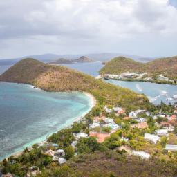 Petite Martinique erstrahlt in vollem Glanz: Aufgenommen mit einem Weitwinkelobjektiv direkt vor dieser atemberaubenden Sehenswürdigkeit in Grenada