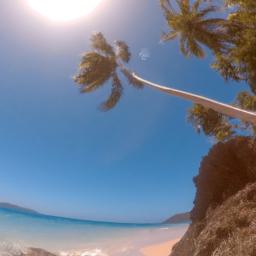 Playa Chiquita erstrahlt in vollem Glanz: Aufgenommen mit einem Weitwinkelobjektiv direkt vor dieser atemberaubenden Sehenswürdigkeit in Puerto Viejo