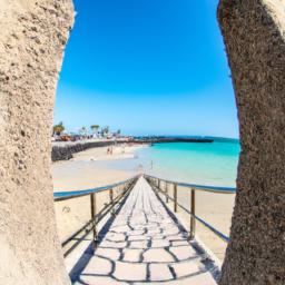 Playa Norte erstrahlt in vollem Glanz: Aufgenommen mit einem Weitwinkelobjektiv direkt vor dieser atemberaubenden Sehenswürdigkeit in Isla Mujeres