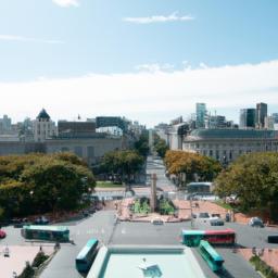 Plaza San Martin erstrahlt in vollem Glanz: Aufgenommen mit einem Weitwinkelobjektiv direkt vor dieser atemberaubenden Sehenswürdigkeit in Rio Gallegos