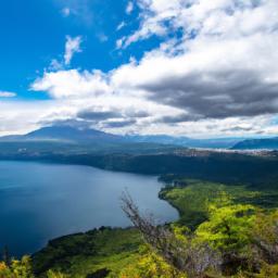 Pucon erstrahlt in vollem Glanz: Aufgenommen mit einem Weitwinkelobjektiv direkt vor dieser atemberaubenden Sehenswürdigkeit in Chile