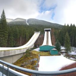 Whistler Sliding Centre erstrahlt in vollem Glanz: Aufgenommen mit einem Weitwinkelobjektiv direkt vor dieser atemberaubenden Sehenswürdigkeit in Whistler